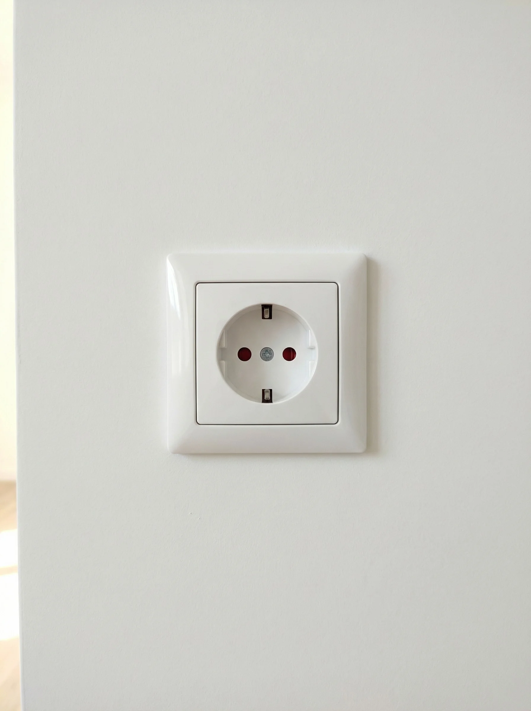 Neue Steckdose mit Kinderschutz in Bad Salzuflen – eingebaut von Elektriker Neumann